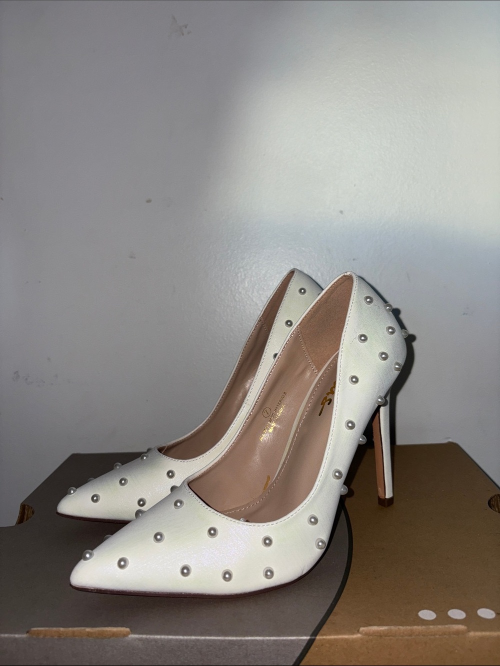 Lulus Pearl-Studded White Pointed Toe Stiletto Heels size 7